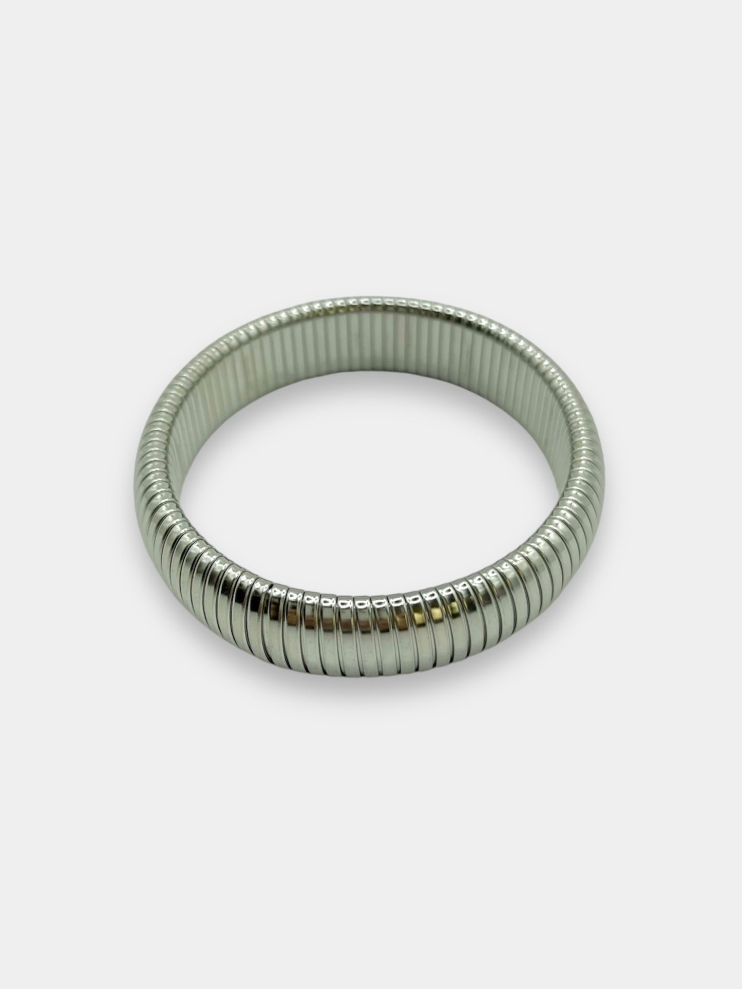 Pulsera plata.