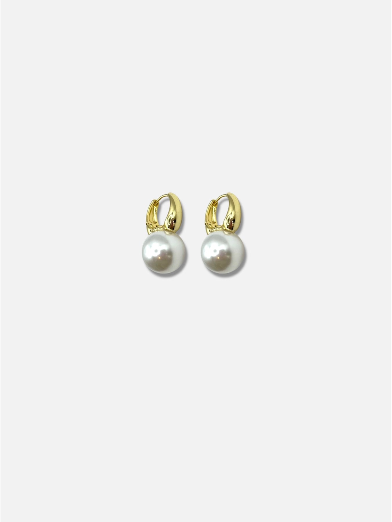 Aretes perla.