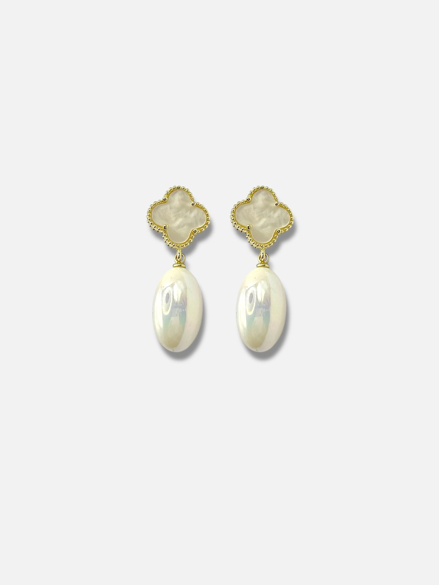 Aretes perla.