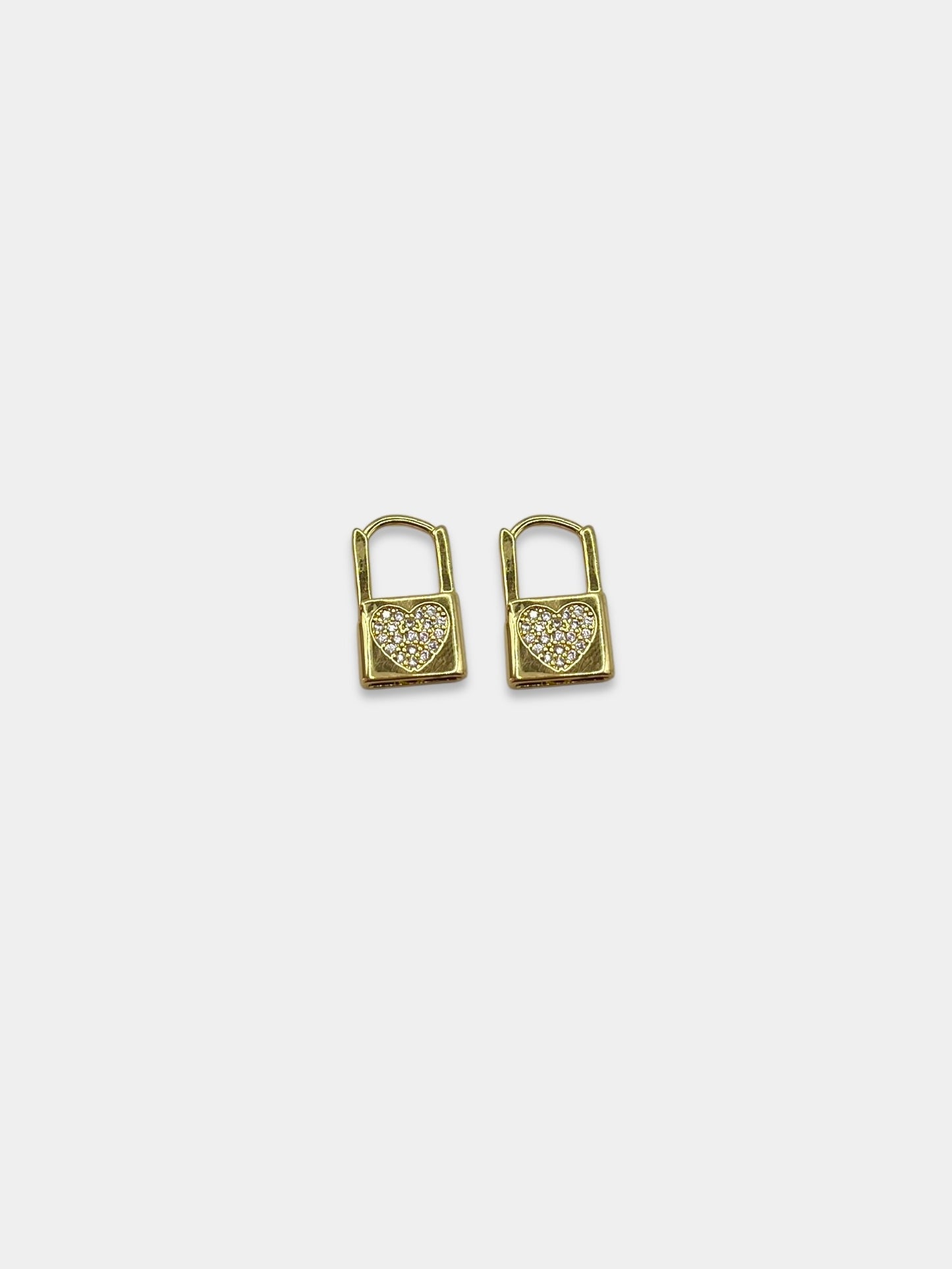Aretes candado.