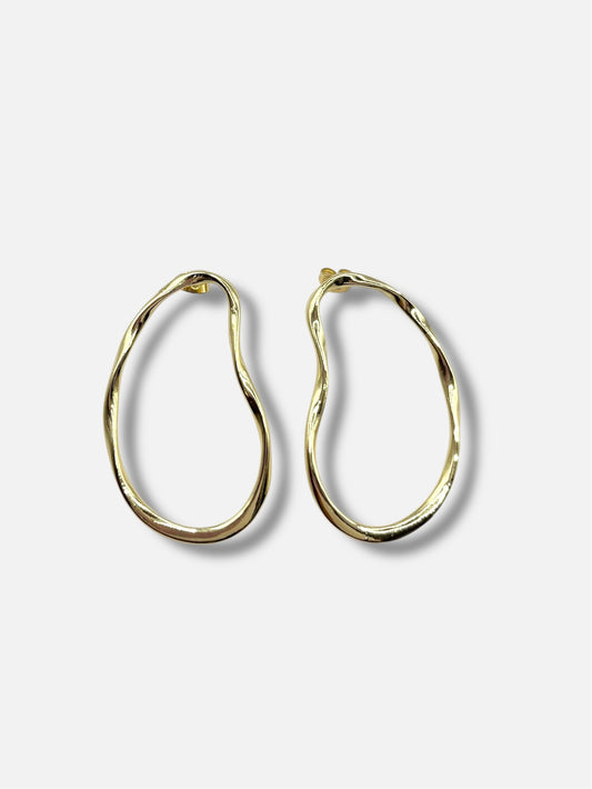 Aretes dorados.