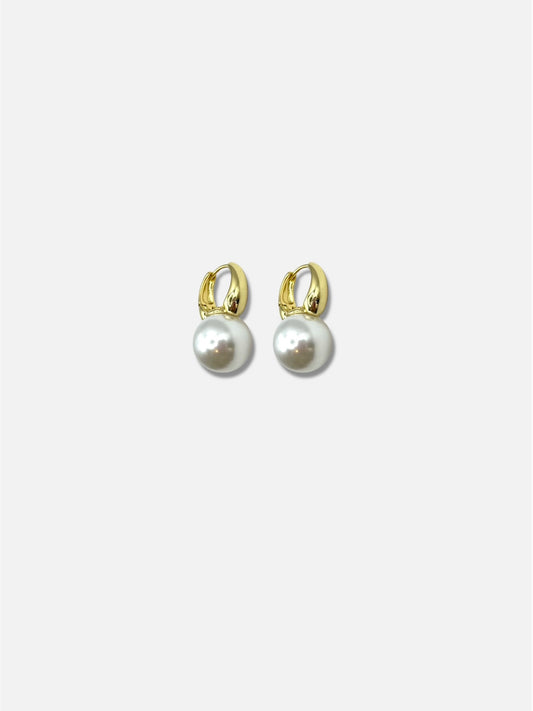 Aretes perla.