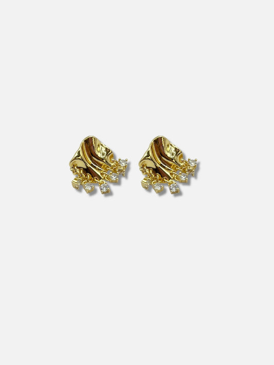 Aretes dorados.